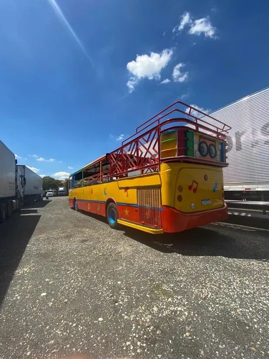 Ônibus Colorido para Diversão - Foto 8