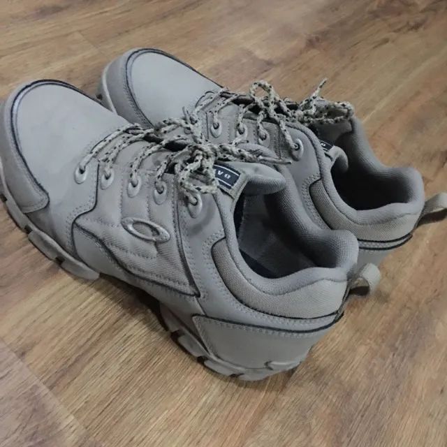 OPORTUNIDADE! BOTA OAKLEY FLAK LOW REFLETIVA - Foto 2