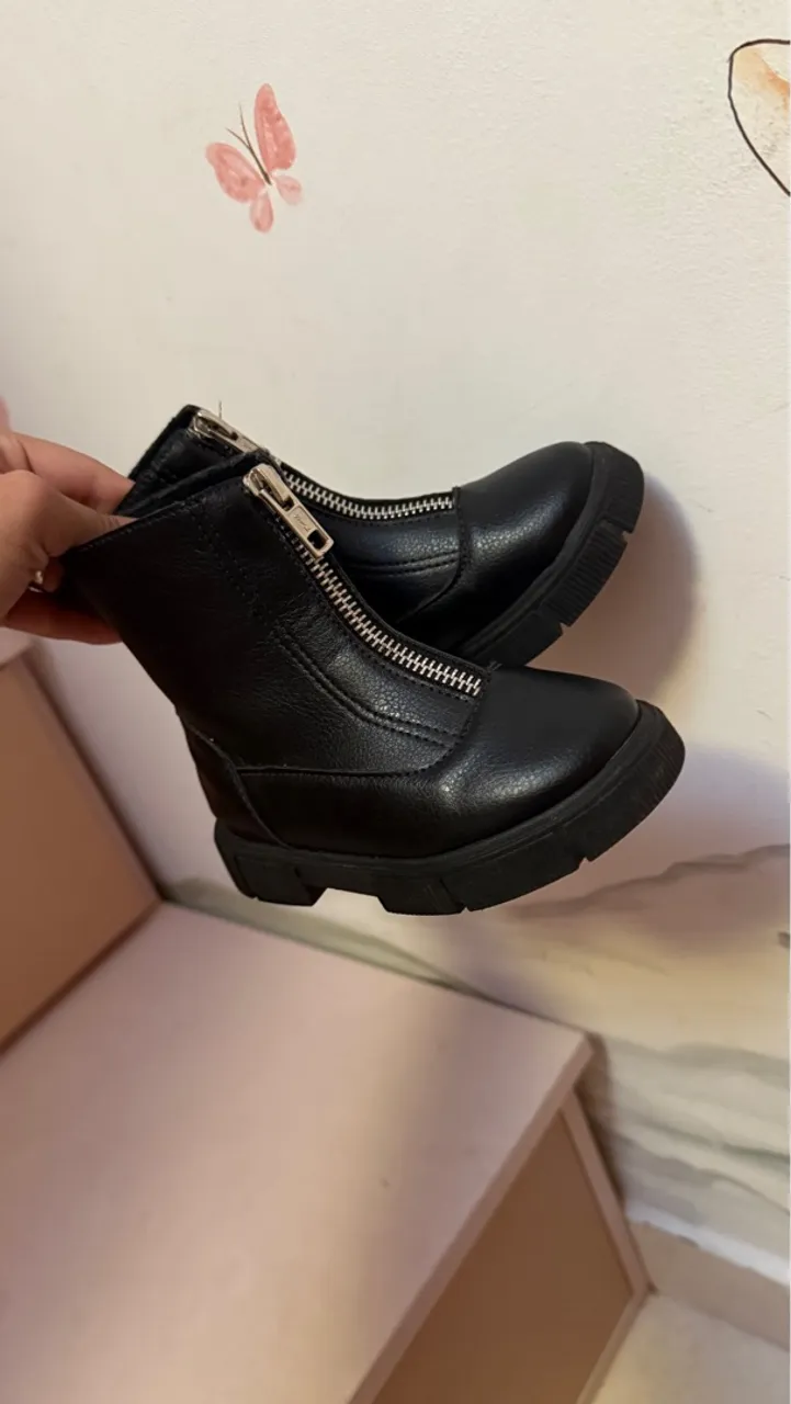 Botas infantis pretas em couro TAM. 22