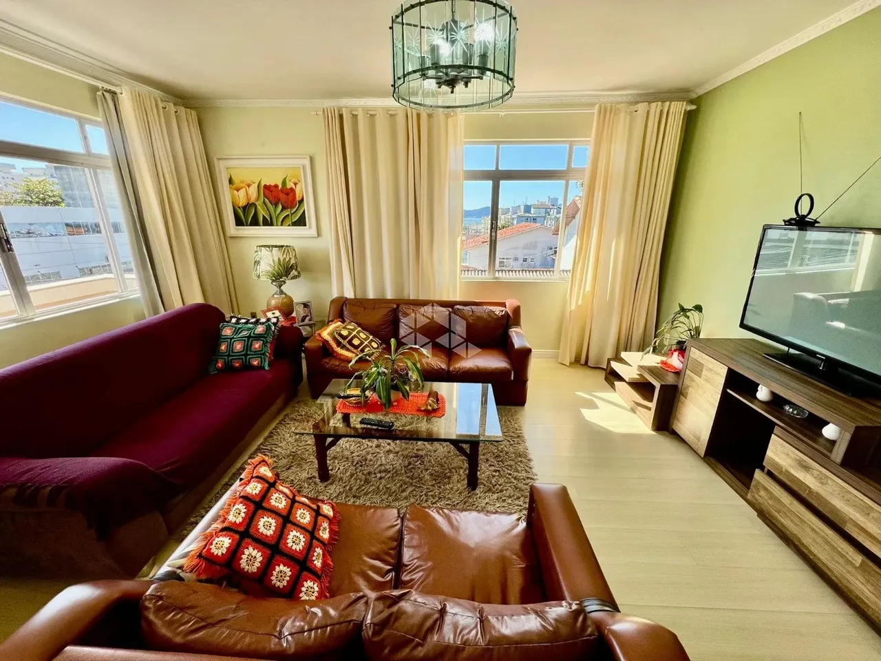 CASA AMPLA 5 QUARTOS SENDO 1 SUÍTE COM VISTA PANORÂMICA E CHURRASQUEIRA NO ESTREITO EM FLO