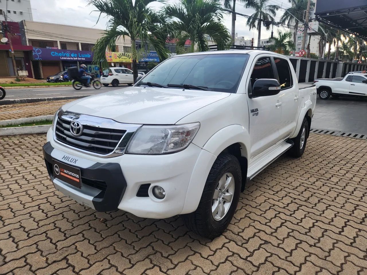 Toyota Hillux SRV 2015/15 2.7 flex aut 4x4 