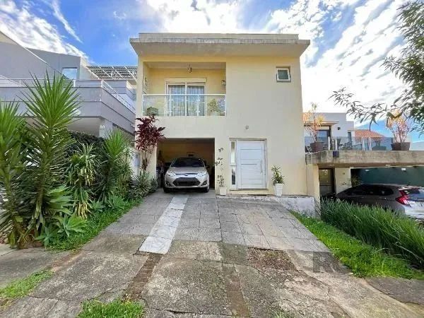 Casa Condominio em Porto Alegre, no bairro Vila Nova, com 3 dormitório(s), e 3 banheiros, 
