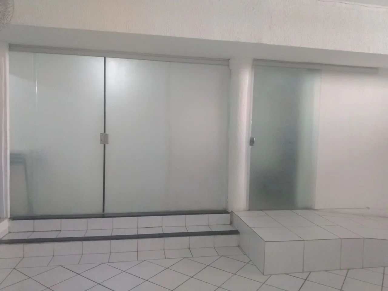 manutenção em portas e janelas  de vidro - Foto 4