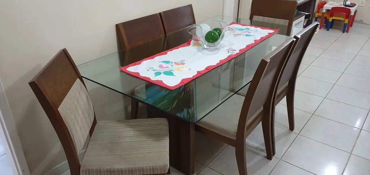 Mesa de Madeira e Vidro com 6 Cadeiras - Foto 3