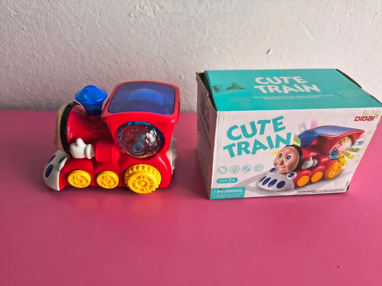 Trem de Brinquedo 'Cute Train' - Divertido e Colorido!