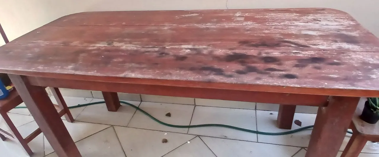 Mesa de madeira maciça