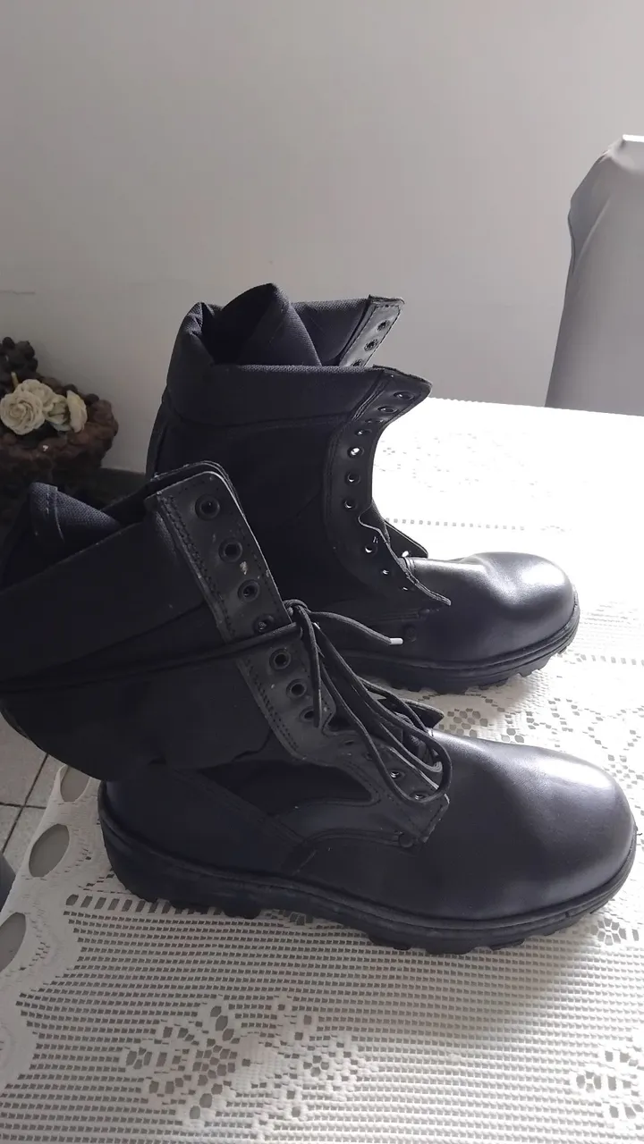 Botas militares pretas
