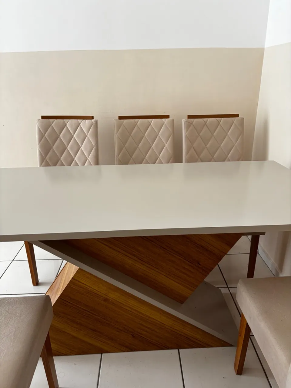 Mesa de Jantar Elegante com 6 Cadeiras