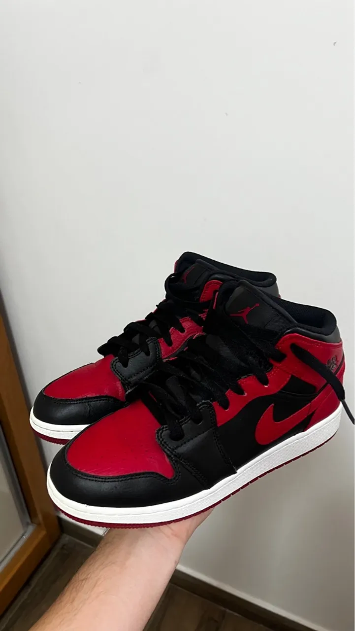 Air Jordan 1 Mid GS Banned