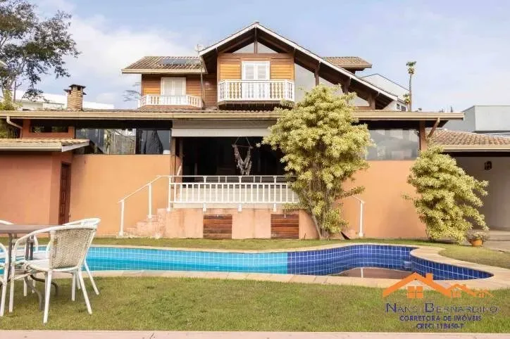 LINDA COM PISCINA EM CONDOMINIO FECHADO DE SANTA ISABEL!