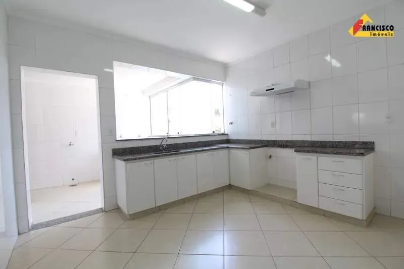 Apartamento para aluguel, 3 quartos, 1 suíte, 1 vaga, Santo Antônio - Divinópolis/MG