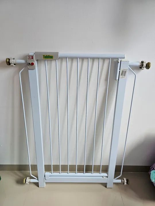 Grade de proteção para crianças pequenas e pets com trava