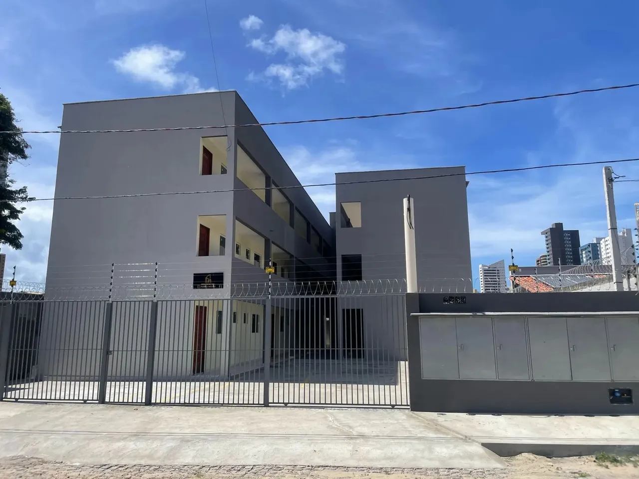 Kitnet primeiro aluguel com garagem em Ponta Negra, perto do Conjunto Alagamar
