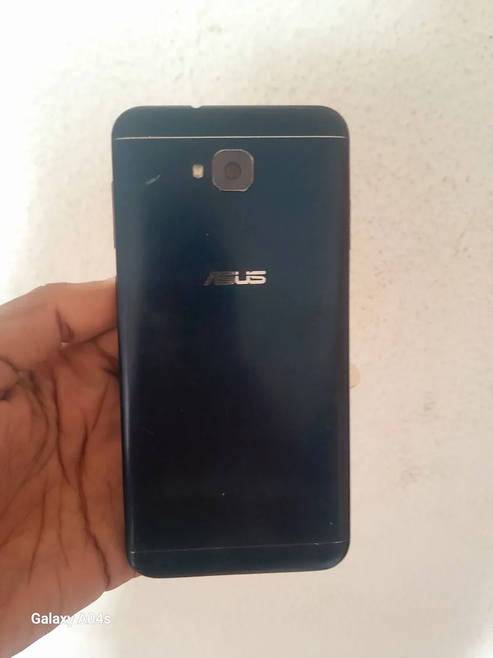 Asus zenfone 4 self tela ruim 64 gigas
