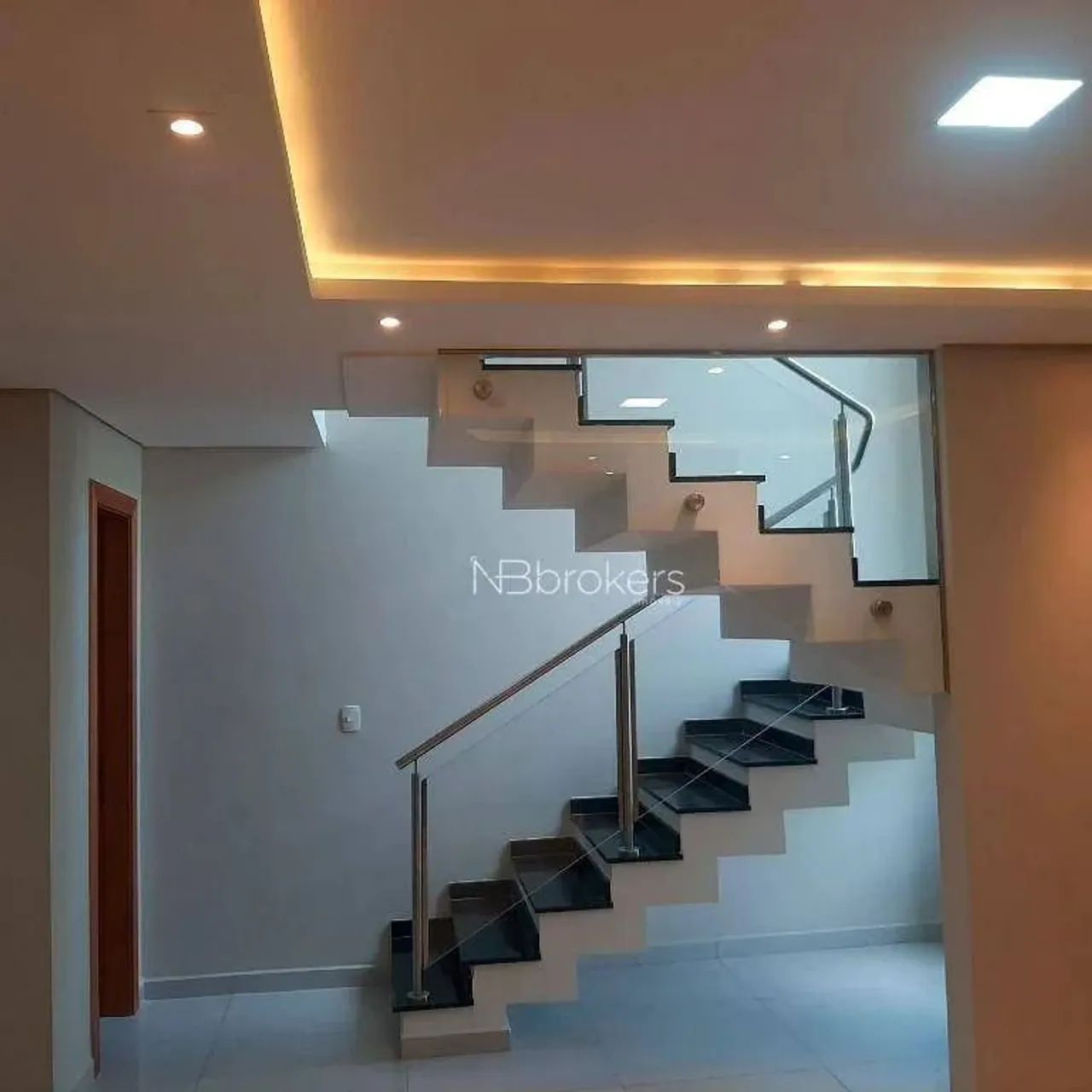 SOBRADO TRIPLEX EXCLUSIVO DE FRENTE PRA RUA - Foto 3