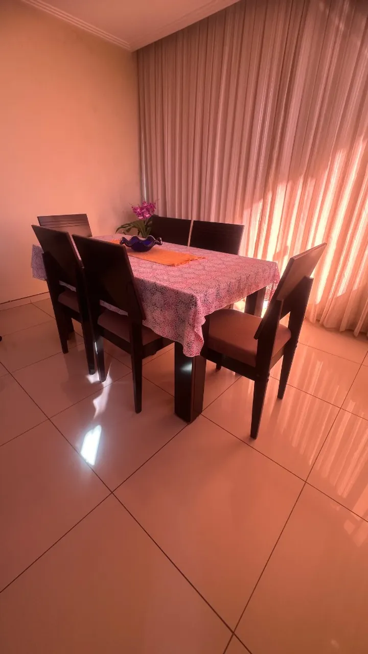 Mesa de Jantar com 6 cadeiras