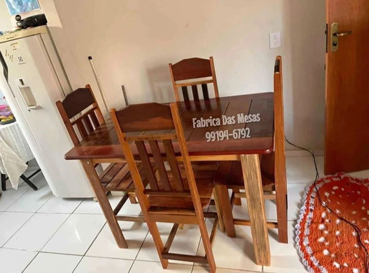 Vendo Mesa de Madeira com 4 6 Cadeiras - Foto 2