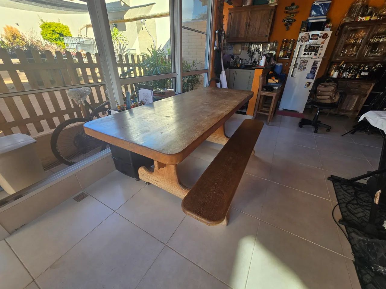 Mesa de Jantar de Madeira Rústica com Banco