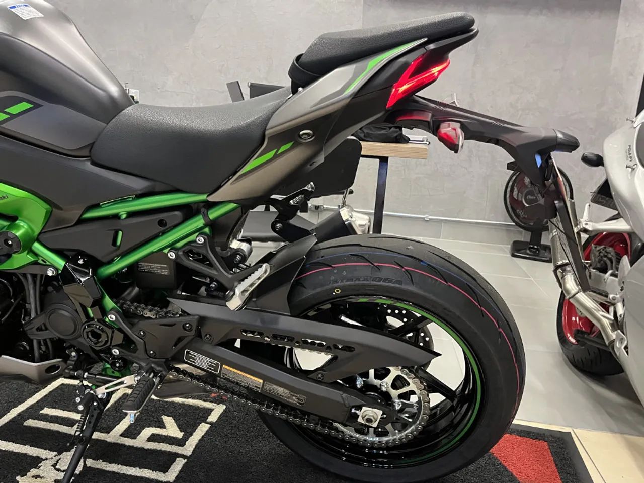 KAWASAKI Z 900 2026 - Foto 4
