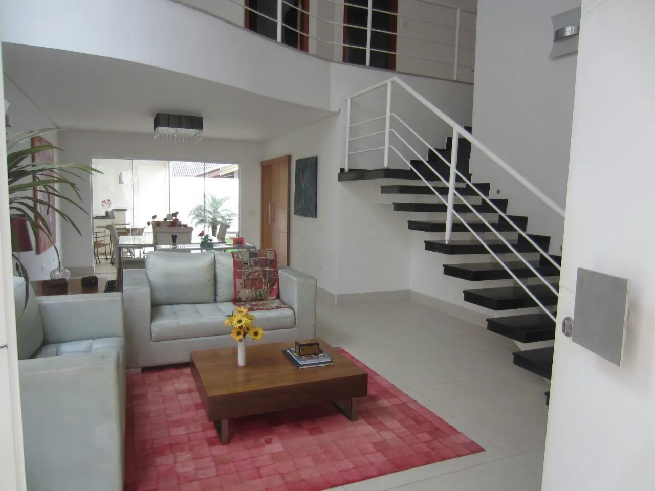 Excelente casa localizada no Cond. Res. Jardim Imperador