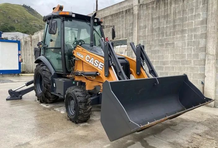 Retroescavadeira Case 580 2017 - Foto 2