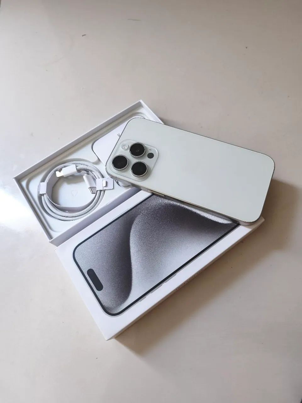 Apple iPhone15 Pro シルバー 本体 128G Apple iPhone 15 Pro 128GB 5G - Vitrine - tela Super Retina XDR