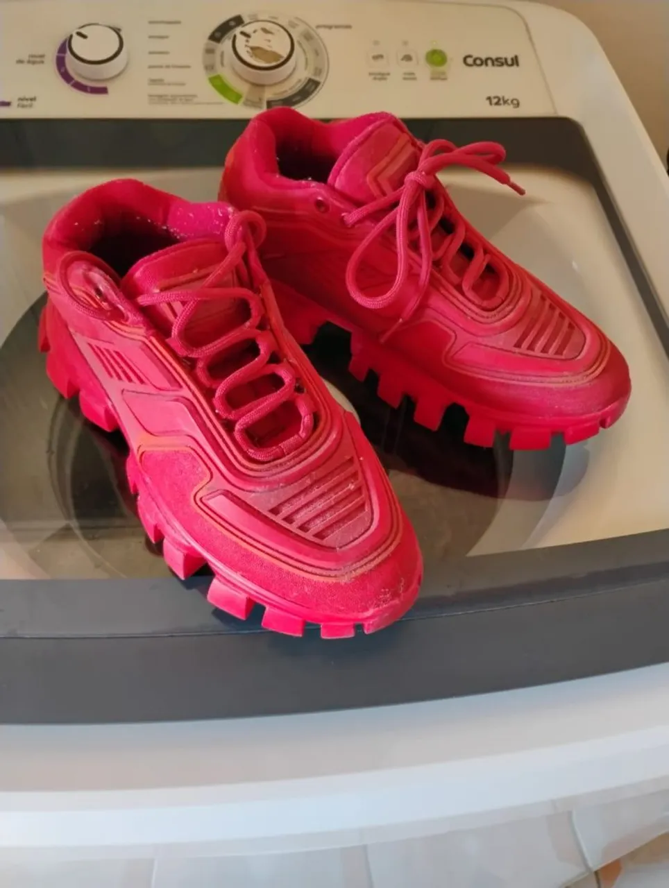 Tênis Vermelho Moderno