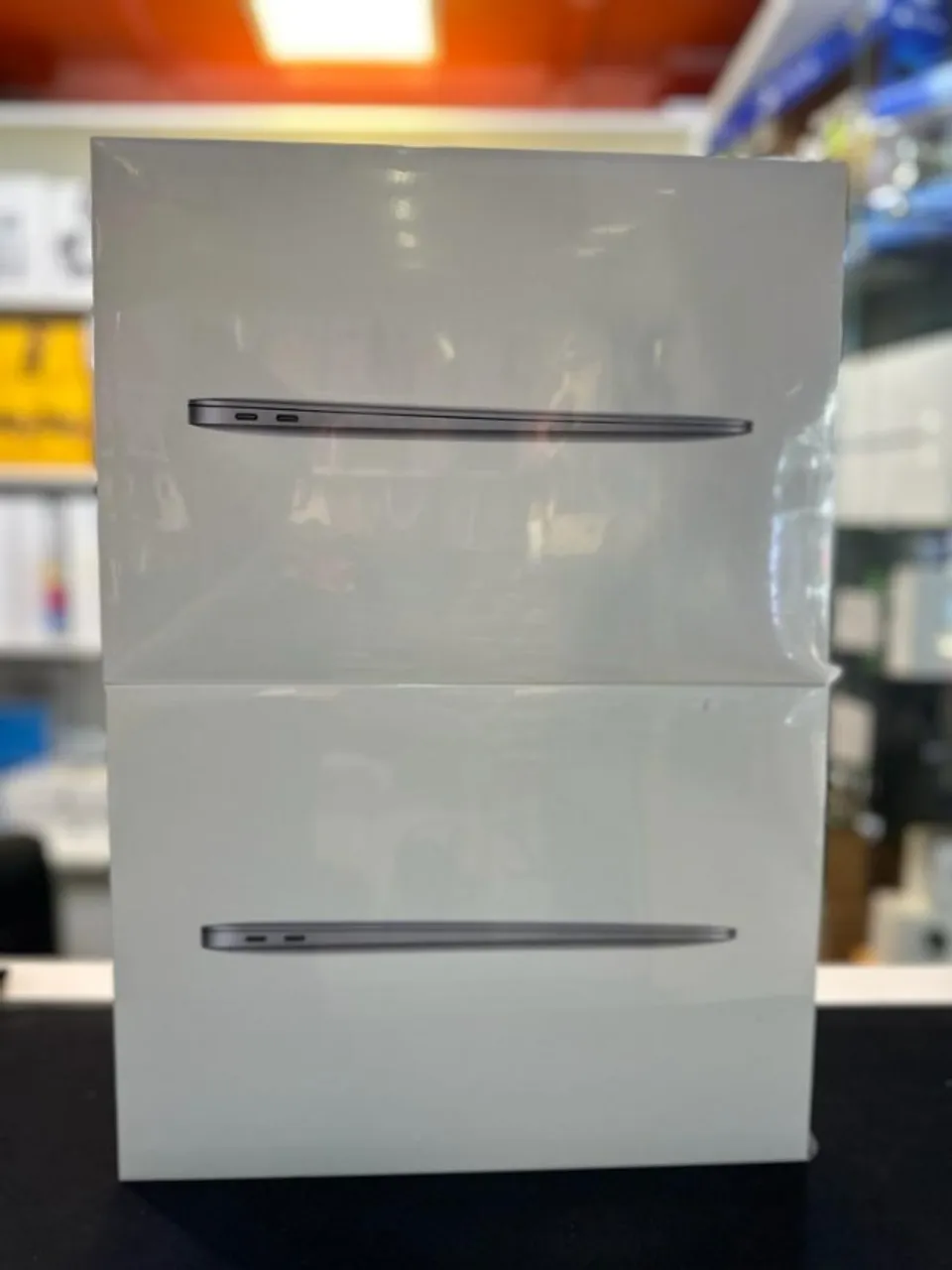 Apple MacBook Air (2020) de 13.3 - 8GB RAM / 256GB SSD - Chip M1