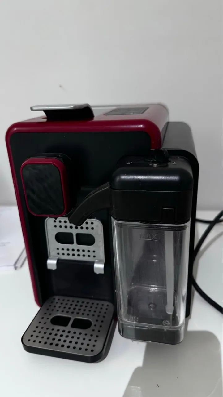 Cafeteira Elétrica - Design Moderno e Praticidade