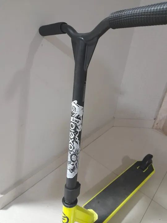 Excelente Patinete OXELO SCOOTERS Cor verde limão com preto