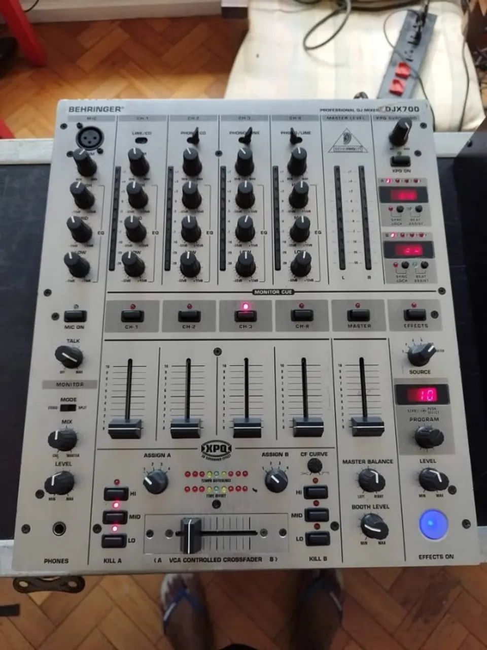 Mixer Behringer DJX700 - Equipamentos e Acessórios de Som - Jacaré