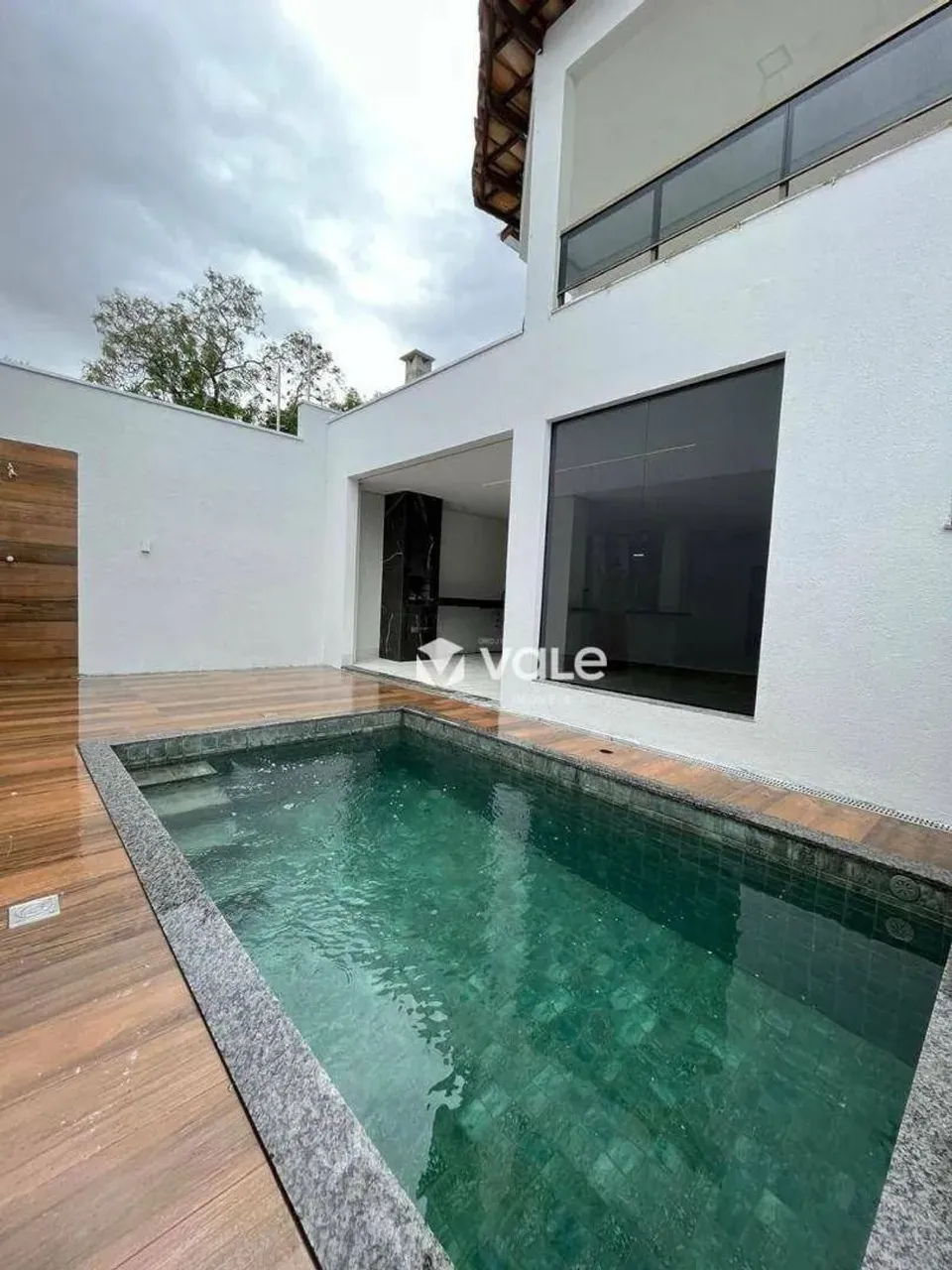 Casa com 6 dormitórios à venda na 305 Sul, 377 m² por R$ 1.960.000 - Palmas