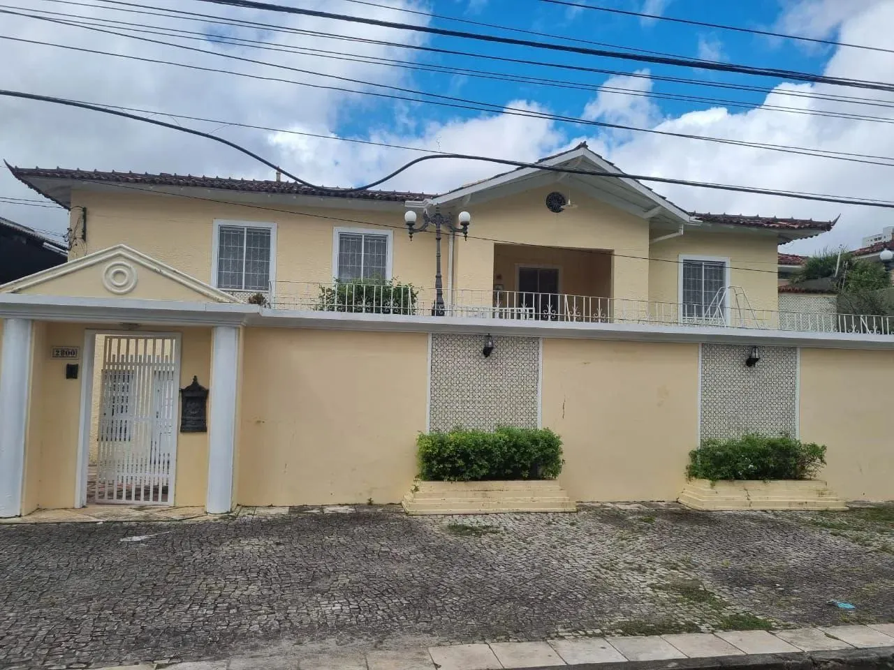 Casa com piscina para Locação e Venda. Não perca essa oportunidade!