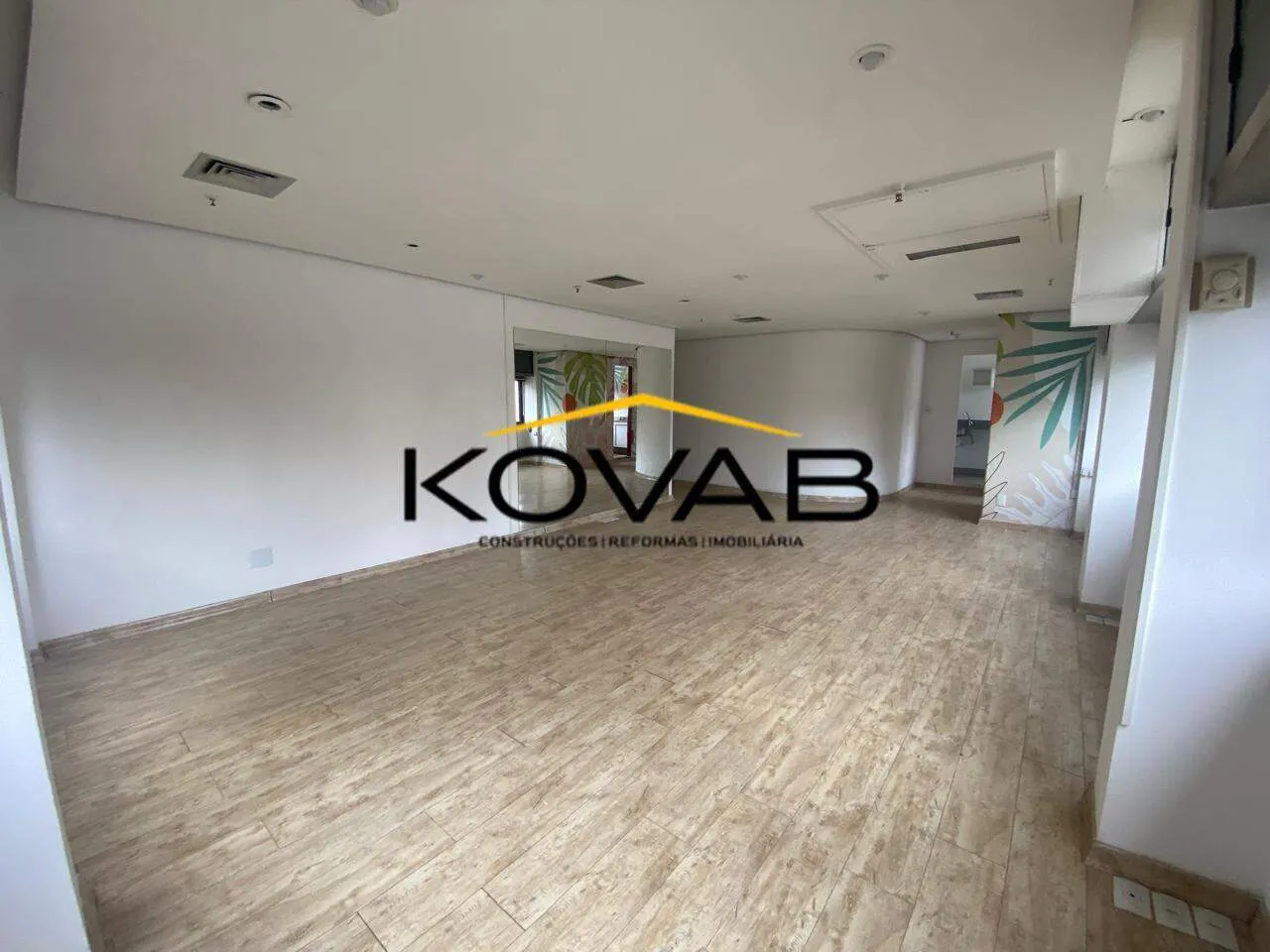 Oportunidade de Venda: Sala Comercial em Moema - 52m² - Excelente Localização!