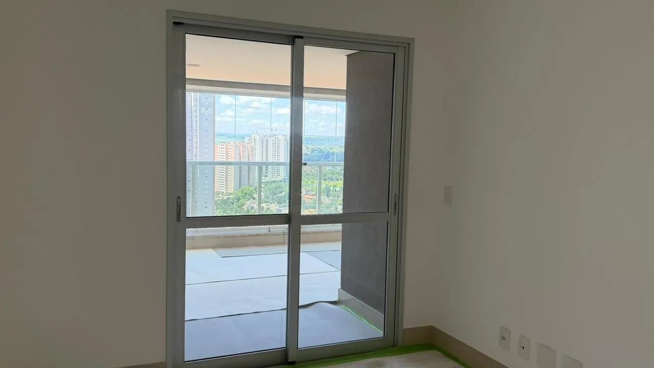Esta porta é PARA VOCÊ! Excepcional Porta de alumínio e vidro de duas folhas de 1,65x2,18c
