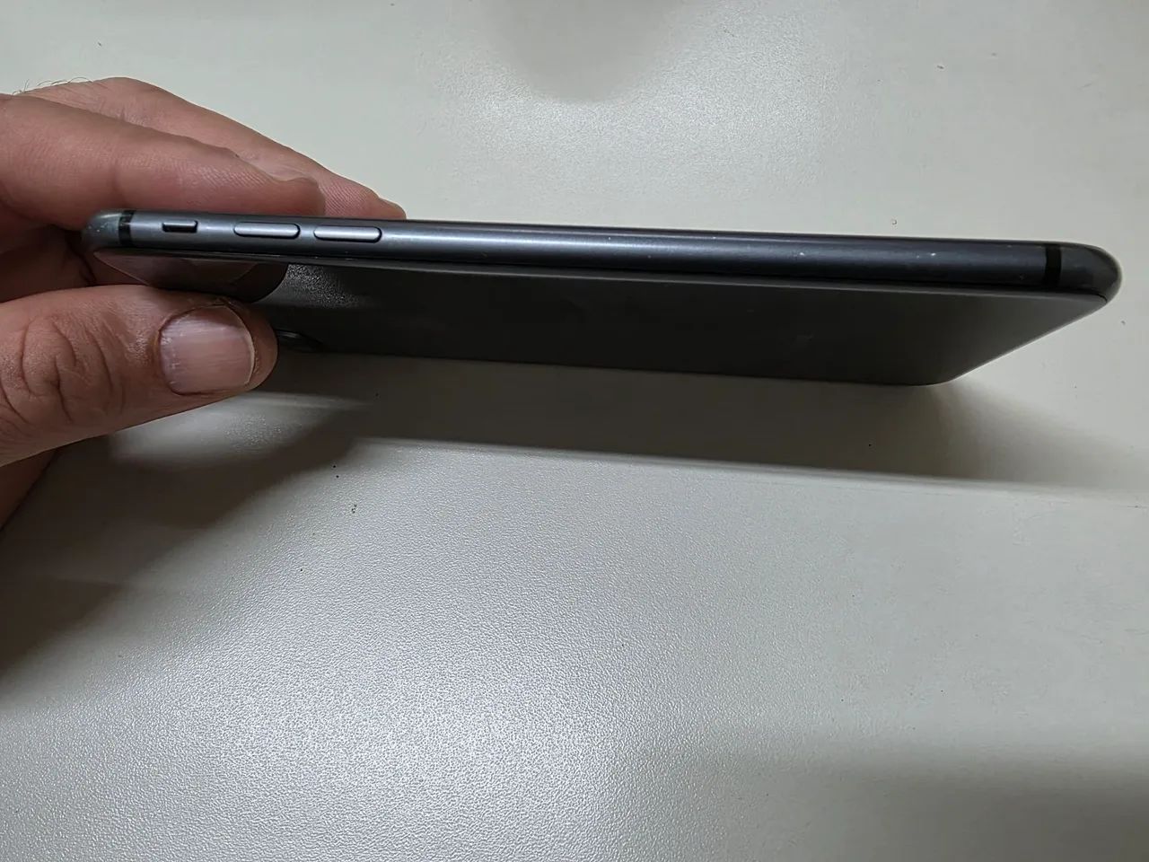 Vendo iphone 8 plus com carregador original. - Foto 2