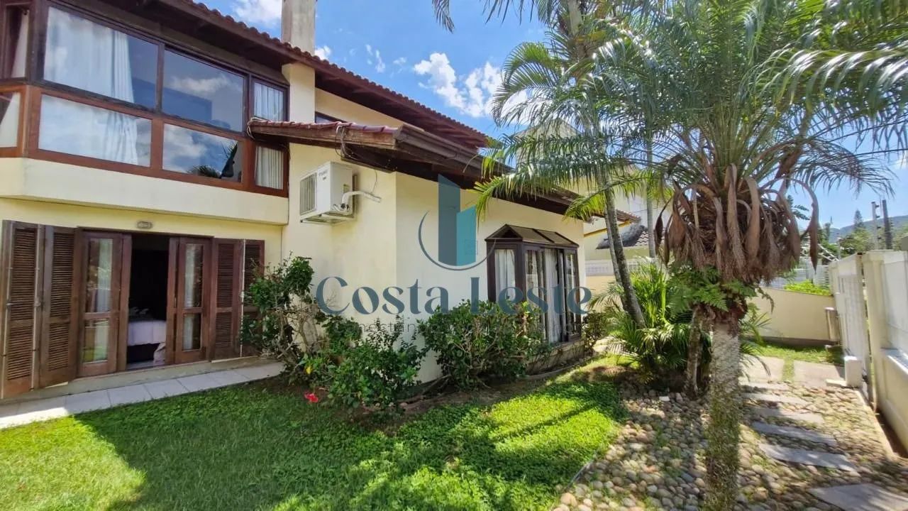 Excelente casa de 4 dormitórios com piscina no Parque São Jorge