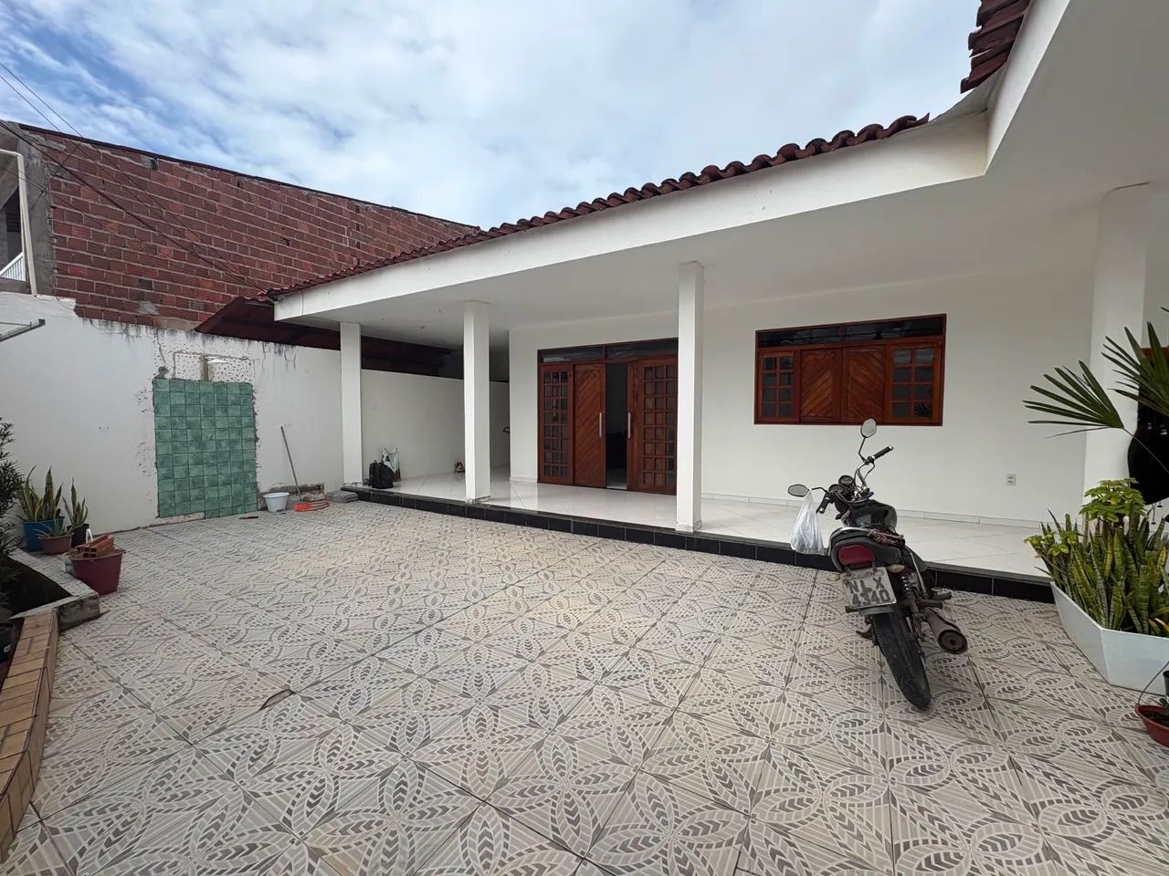 Excelente casa no barro duro 