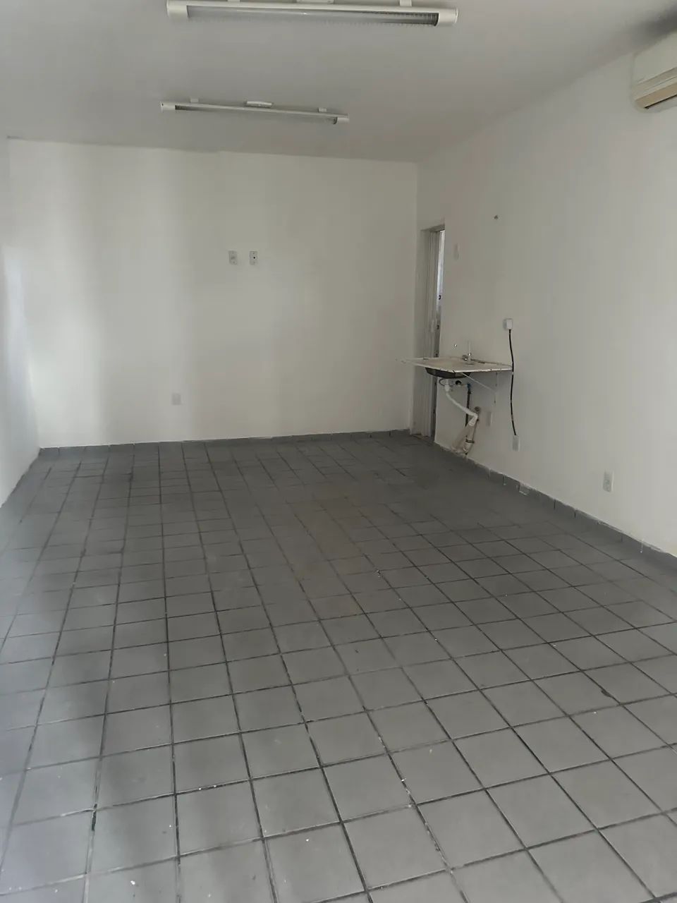 Alugo no Centro com ótima localização  - Foto 4