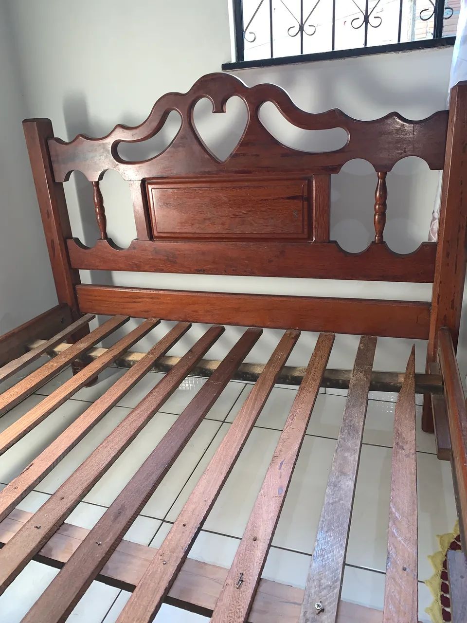 Cama de madeira