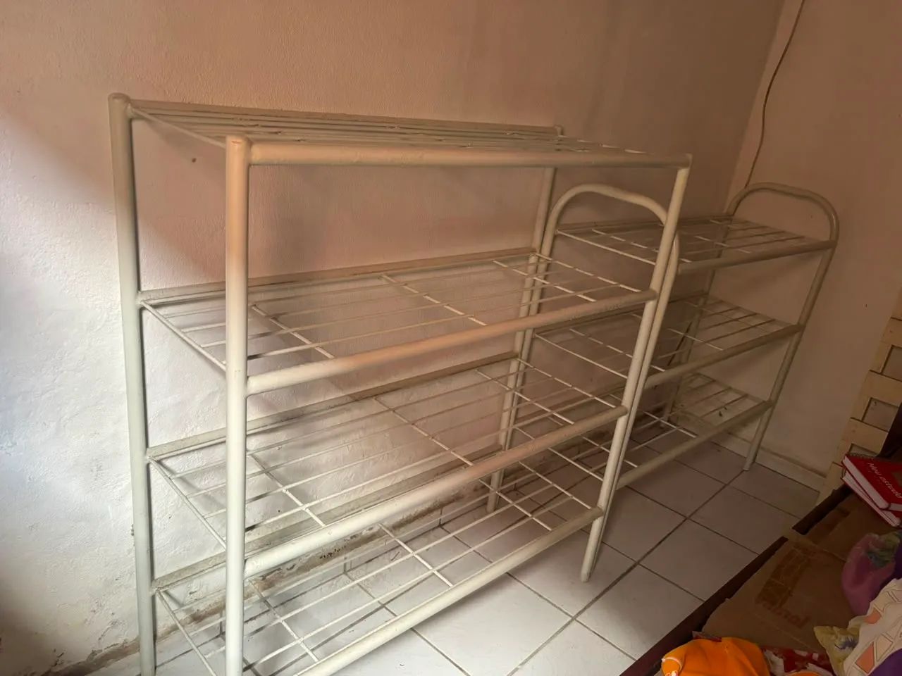 Estantes de ferro