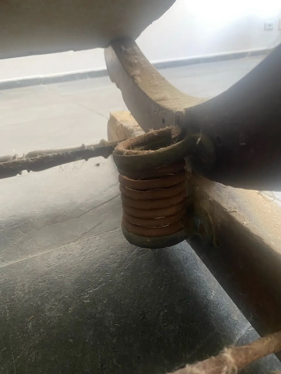 Vendo cadeira de balanço antiga  - Foto 4