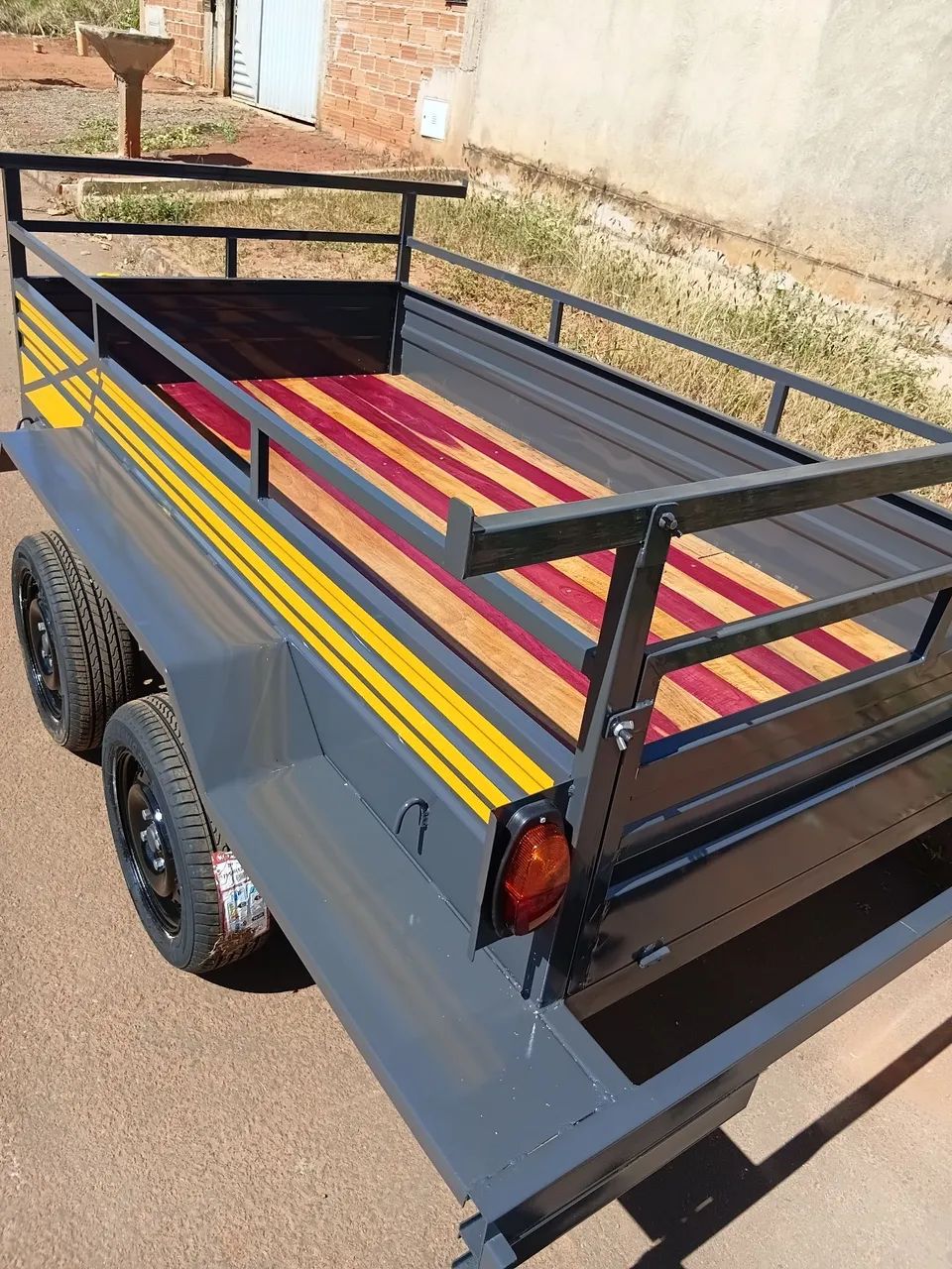 Carretinha 2 eixos a pronta entrega em trindade  - Foto 2