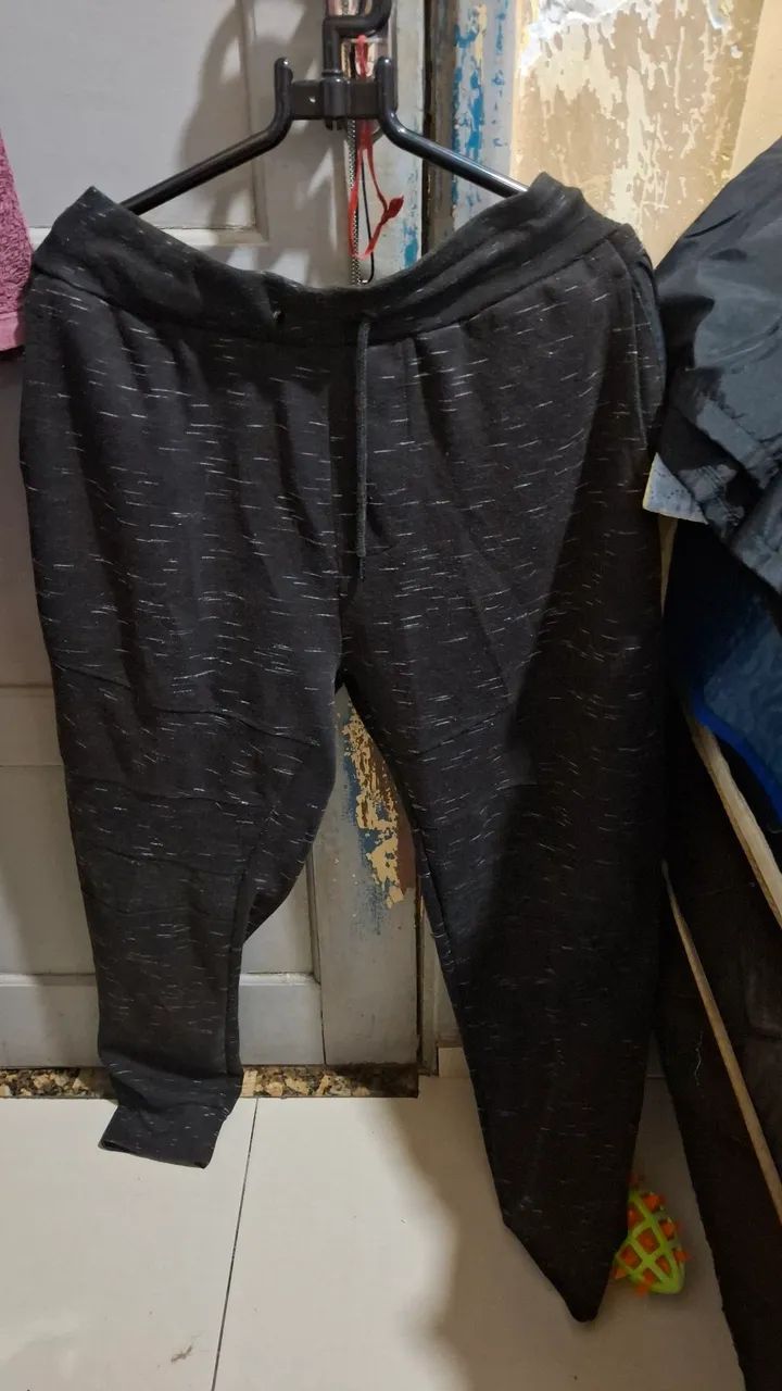 Blusas e calças moletons