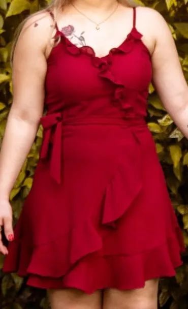 Vestido social marsala 