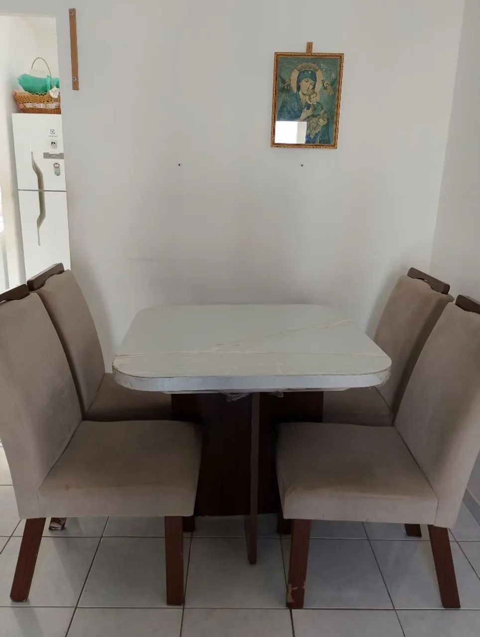 Vendo conjunto de mesa com 4 cadeiras. - Foto 3