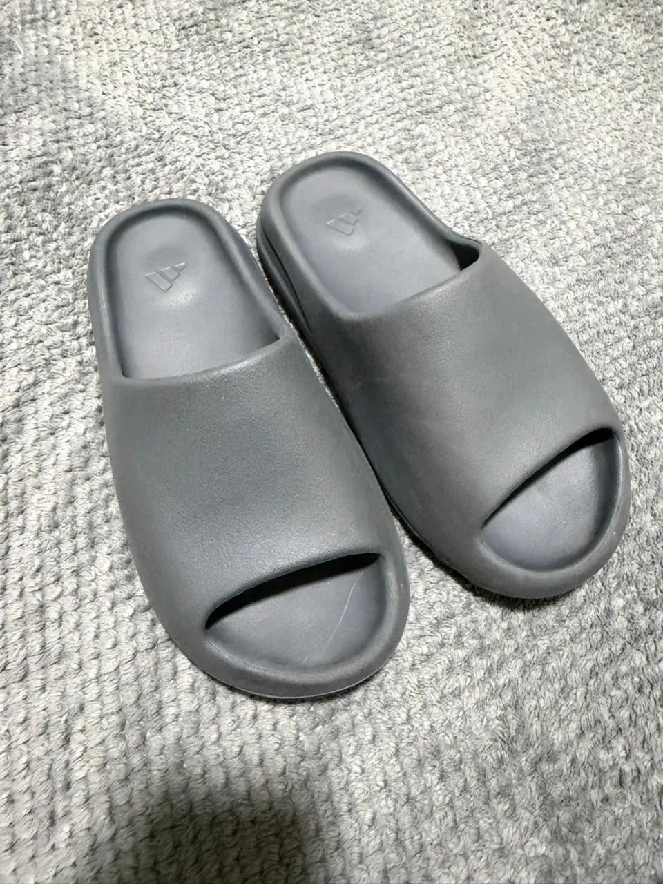 Slide Adidas yezzy grey serve 39/40   - Foto 4