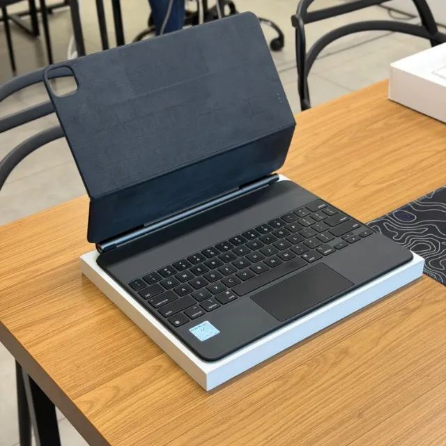 Magic Keyboard iPad 13