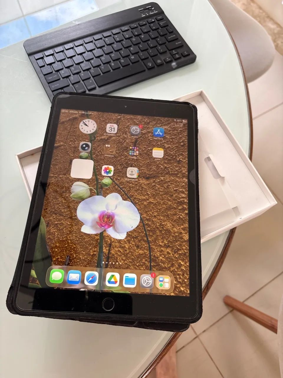 iPad 2 usado com capa, película, caneta e teclado