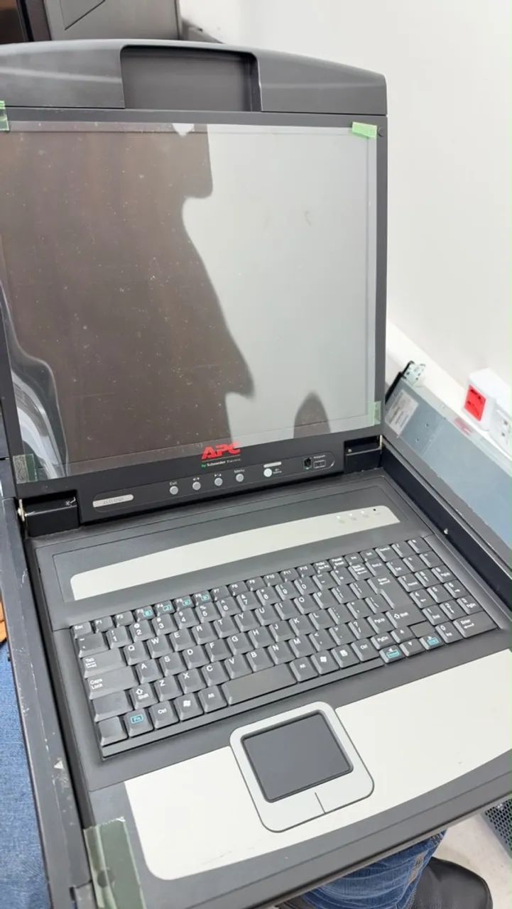 Monitor APC RACK LCD CONSOLE AP5717
